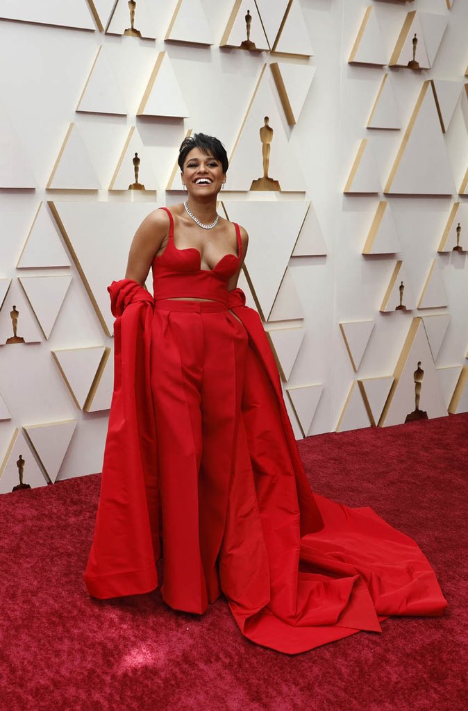 t2telegraph's tweet photo. The Oscars red carpet was high on shine! t2 tracks some top looks in the trend and more

https://t.co/UNVWTu7VeU https://t.co/OUwp3TFdJF