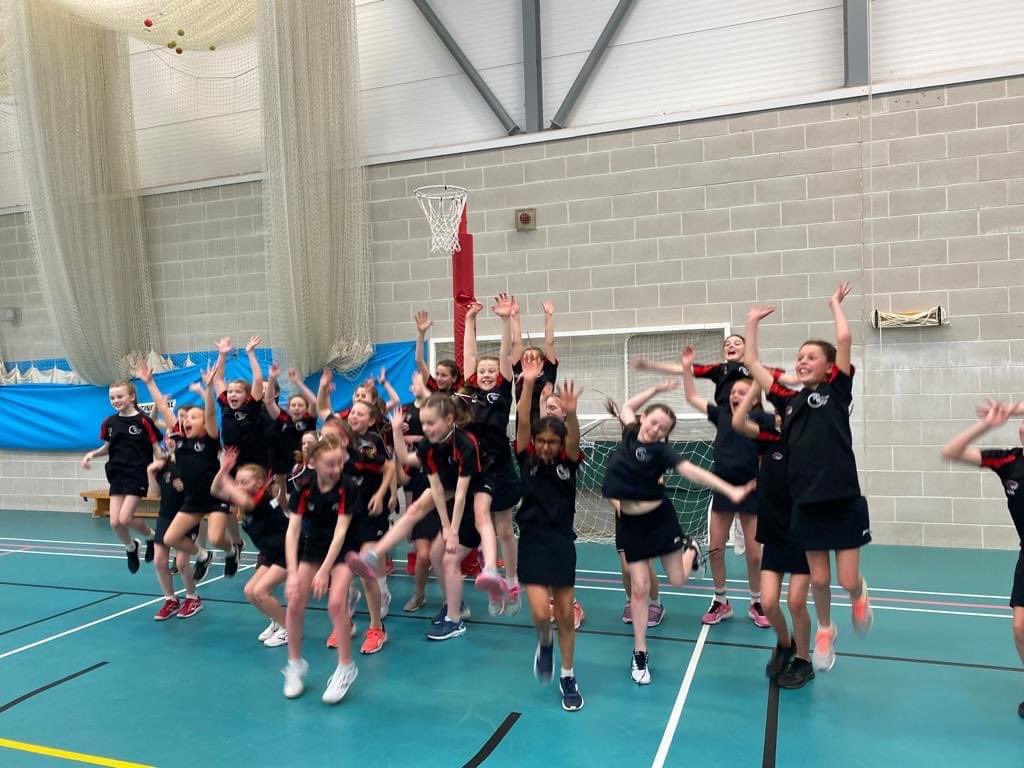 HNC_Netball's tweet image. Our year 5 and 6 girls had a fantastic time on their first tour. Thanks to @SaintsNetballSW for providing such great opposition. What a great experience for all ❤️🖤 #cornwall #tour #netball #futurestars 
@SleeAdams 
@rkvaughany