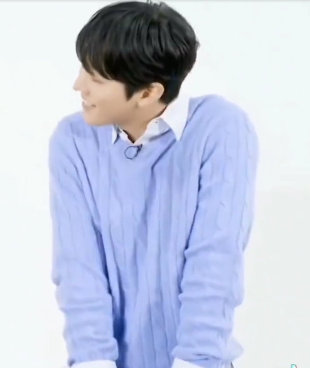 He (Hyo Seop) always looking at Se Jeong

#AhnHyoSeop #KimSejeong #ABusinessProposal #BusinessProposal