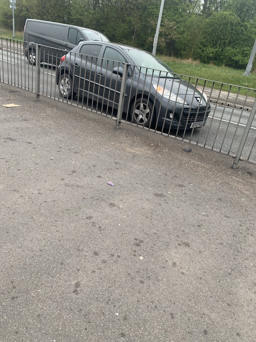 terri_marie17's tweet photo. Thank you to the Good Samaritan who stopped to help me push my broken car away from a busy A road to a quiet side road. #goodsamaritan #RAC #ShouldHaveStayedInBed https://t.co/IG684fBr88