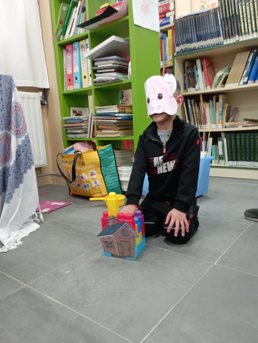 Continuamos celebrando la semana del #libro. Hoy, sesión de cuenta cuentos de los niños y niñas de infantil. #lectura