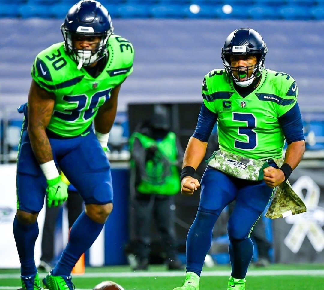 ndills716's tweet photo. @Seahawks action green jerseys w/ blue pants >>>>>
💙🏈💚 https://t.co/GS9Igf2ZYR