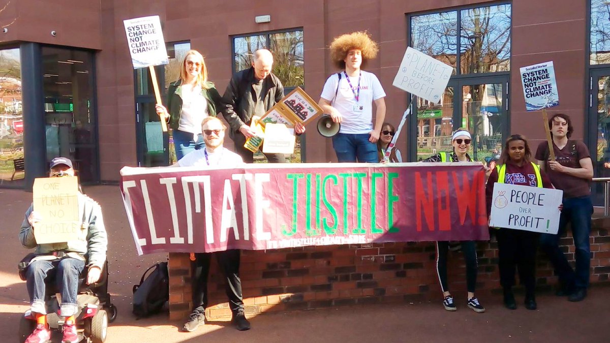 As part of the global Fridays For Future campaign, we took to the streets with @youthstrike4climate to demand the council act on climate change.
 
We handed an open letter to council leader Simon Tagg calling for the borough council to #ProtectGreenSpaces

tinyurl.com/47jyc4xu