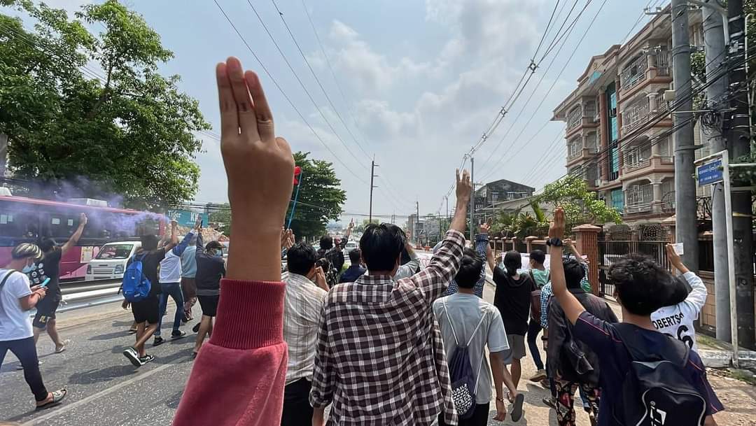 minn_robert's tweet photo. #2022Mar29Coup

I share some photo footages of @abfsu_cec protest In Yangon.

"Fight Fascism &amp; Build People's Democracy"
#WhatsHappeningInMyanmar https://t.co/hKFdHAiafv