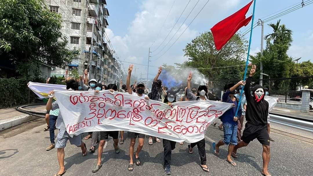 minn_robert's tweet photo. #2022Mar29Coup

I share some photo footages of @abfsu_cec protest In Yangon.

"Fight Fascism &amp; Build People's Democracy"
#WhatsHappeningInMyanmar https://t.co/hKFdHAiafv