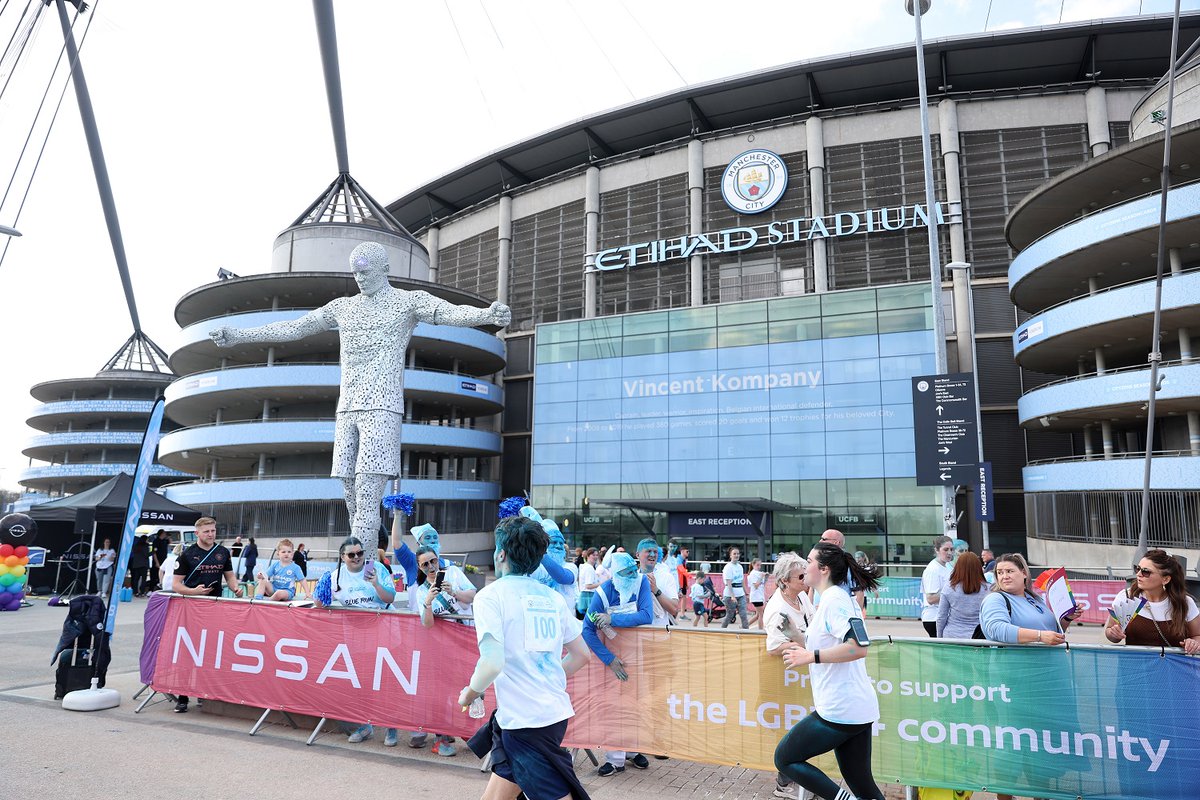 citcmancity's tweet photo. π| We'd like to say a HUGE thank you to @NissanUK, who were one of the sponsors for #BlueRun2022.
It was an amazing atmosphere and great to see so many people supporting the LGBTQ+ community along the Nissan cheer zone!
@Mancity #NissanPossibilitiesProject https://t.co/6EmF5WWIwi