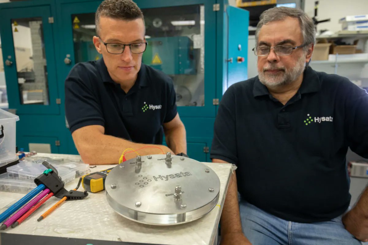 nrgefficiencyau's tweet photo. Hysata has revealed its plans to commercialized a “brand new category of electrolyzer,” which was discovered by @UOW researchers - The capillary-fed electrolyzer is capable of producing green hydrogen from water at 98% #cellenergyefficiency. https://t.co/tx06EmhHAg https://t.co/p2AjhuWutA