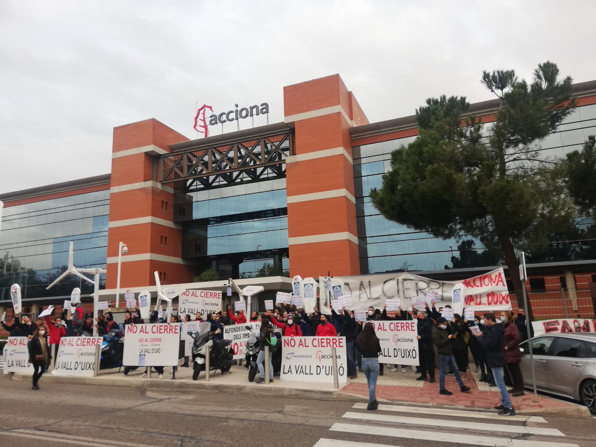 CIERRENUNCA's tweet photo. ATENCIÓN!!! Que sepáis tod@s que nos hemos trasladado a las oficinas de @ACCIONA en Madrid para pedirles #NoAlCierre !!! ✊🏿💪🏾 @JMEntrecanales @josentreca @MarotoReyes @Yolanda_Diaz_ @PabloIglesias @Teresaribera @ximopuig @camargoraul @Carolalon1 #AccionaNordexSeSalvaLuchando 👇🏾 https://t.co/ZQ5QwzK2OK