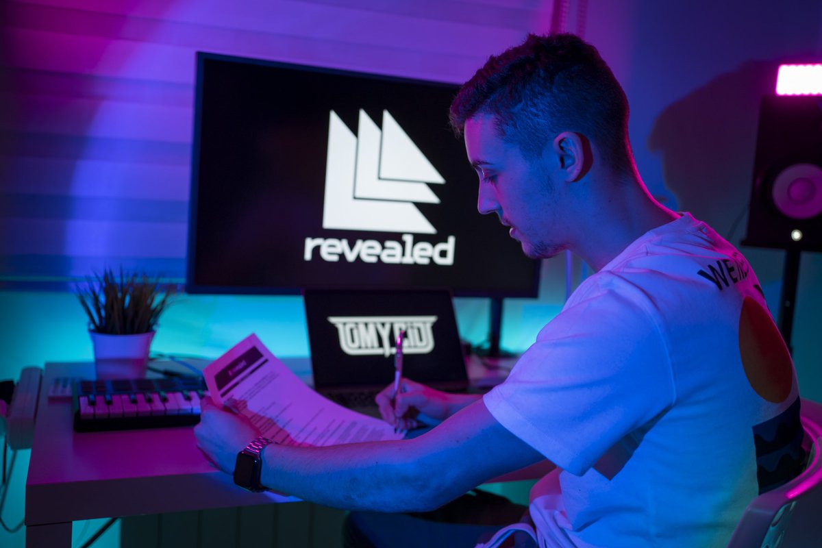 OmyCid's tweet photo. Aquí estoy de nuevo para anunciar algo que me hace muchísima ilusión… UN SUEÑO HECHO REALIDAD. ✨
Por fin puedo decir que he esta semana debutó en el sello de uno de los mejores DJ’s del mundo @RevealedRec del boss @HARDWELL! 🚀
Guarda esta fecha: 01.04.2022 🗓 https://t.co/6JbzRf1vmv