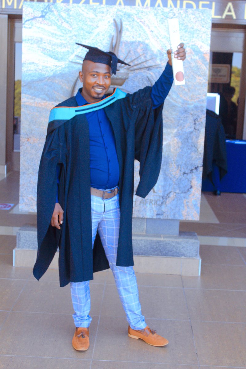 vuyomnguni's tweet photo. #UNISAGraduations
With Consistency, motivation gets me out there, but sheer tenacity and determination keeps me going. It is those people that win at life. No one wins from one or two short busts of energy. They win at life from having a dream to chase, then every day doing https://t.co/fCINt4hQsb
