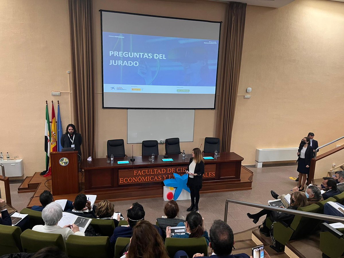 EmprendeXXI_'s tweet photo. Ahora, en el #DayOneInnovationSummit Extremadura, es el turno de conocer los #pitches de las #Startups finalistas.
👉🏼 @EFICAE, #CognitiveData, @competize, #IlexGreen y @FintexSf. ¡Mucha suerte a todas! 👏🏼 https://t.co/aO64vGa9Kw
