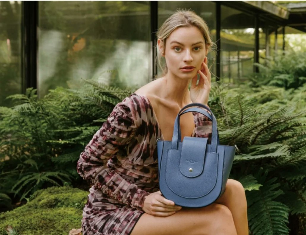 UrbanCountryCh1's tweet photo. With Spring now with us check out our gorgeous range of Art deco looking handmade leather bags.
Not something you will find on the highstreet! 
Comes in 3 lovely colours for spring Mustard,  Rouge and Orange 
Check it out on our Website online with our other range of bags. https://t.co/8mcrXhDNPg