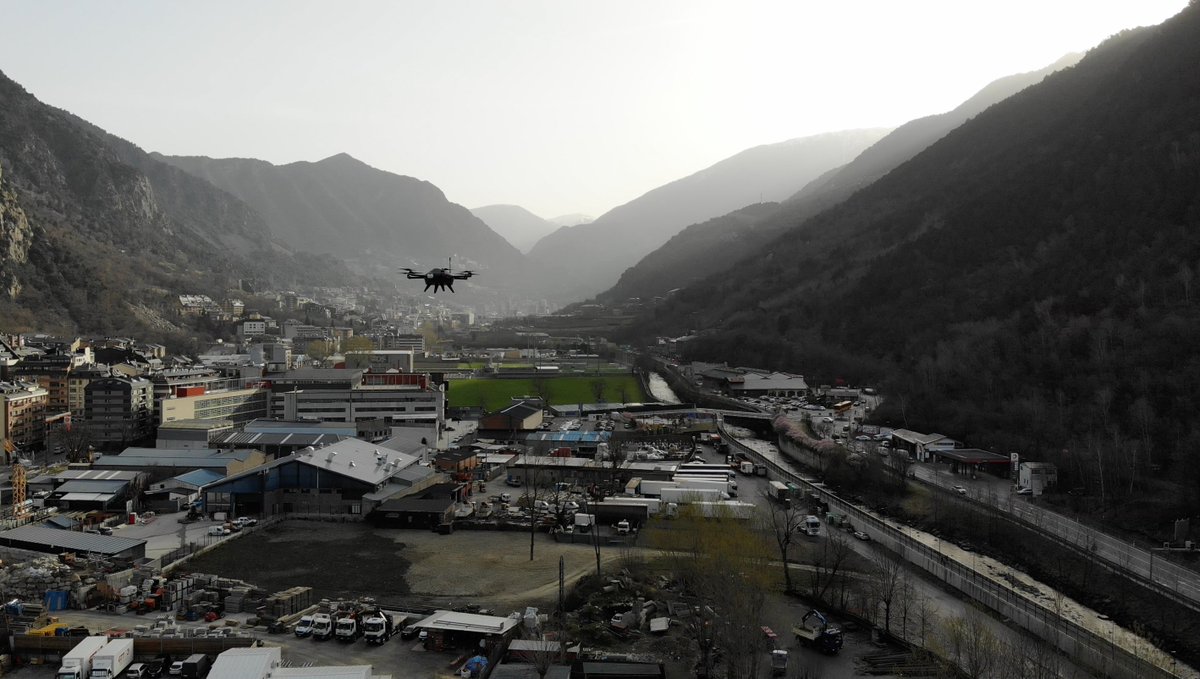 Andorra_RI's tweet photo. Aquests dies hem tingut l’oportunitat de volar un dron fins a 3000m per sobre el nivell del mar amb l’empresa @Meteomatics i tenir un perfil vertical de l’atmosfera. Obrim fil ⬇️ https://t.co/uOB0MKxru1