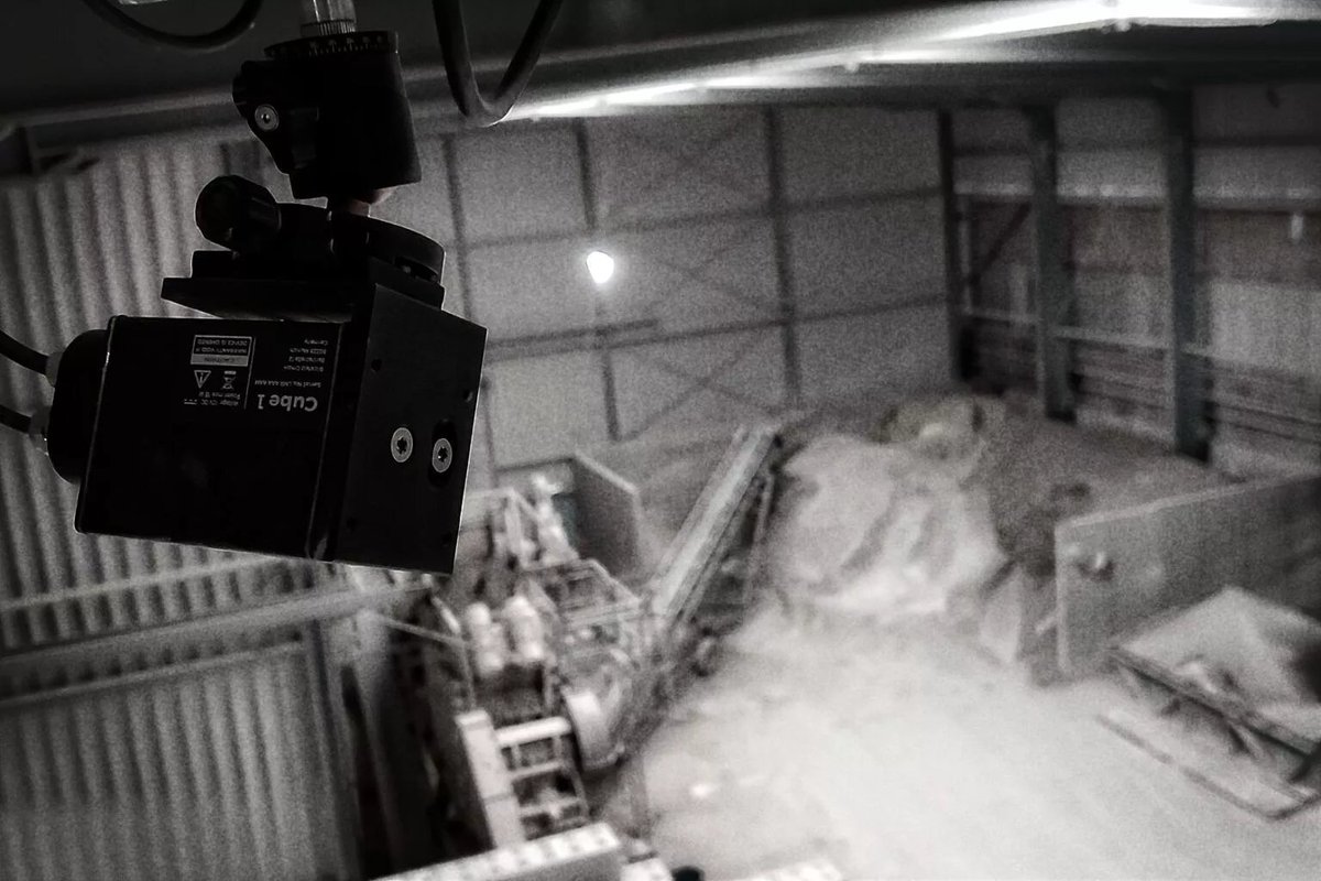 _FlorianPetit's tweet photo. 2/3 @BlickfeldLiDAR Cube 1 solves all these issues, as the small, lightweight, &amp; rugged sensor generates 3D data and provides information on the bulk piles' height, width, and depth with great precision in real-time &amp; create efficiency gains of up to 25%

https://t.co/SAxG0X1NpW https://t.co/GvAQyxVTli