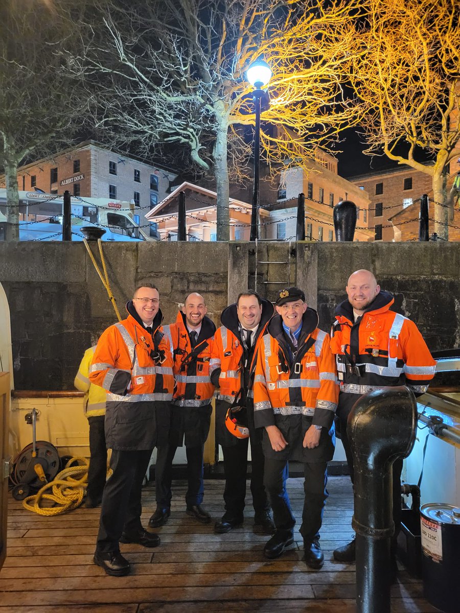 dannyinsteam's tweet photo. Took the opportunity to offer the rare trip to @theAlbertDock Canning Dock to @LiverpoolPilots and 4 Trainee pilots sailed with us along with a senior pilot as a training run. #workingtoether @PeelPorts @UKPILOTS @MaritimHeritage https://t.co/S2AYr439FV