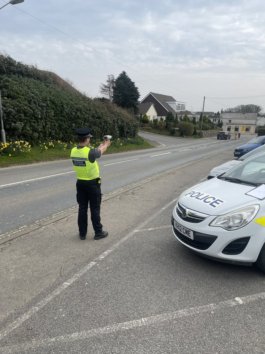 LooeTSSO's tweet photo. Out and about yesterday between Police logs and Ambulance call outs doing routine speed checks with @LooePolice. If you fancy giving this a go get in touch with your local @CommunitySpeedw group to help out. #Roadsafety #knowyourspeed👀 @DC_Police @CornwallFRS @swasFT  🚓🚑🚒 https://t.co/oXzpcR0Nku