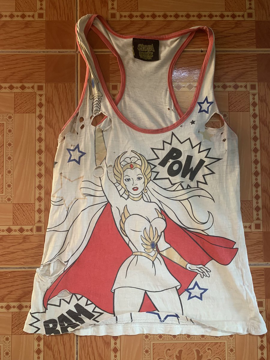 ChLuVibration's tweet photo. Do I throw it away? Make it into something else? Keep wearing it? #oldclothesyoulove #SheRa #SheraandthePrincessesofPower #dontwanttosaygoodbye #pow #ChLu #bam https://t.co/QlGoQ24qx6