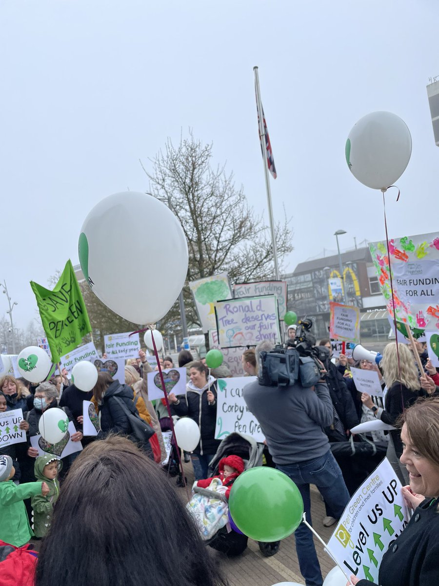lynseytod's tweet photo. Supporting UNISON members in advance of the @NNorthantsC Executive meeting. Members want no loss of services, no loss of jobs and for all nursery provision in north Northants to be funded properly. @NorthantsUnison @UNISONEastMids https://t.co/KfjHGhGsqM