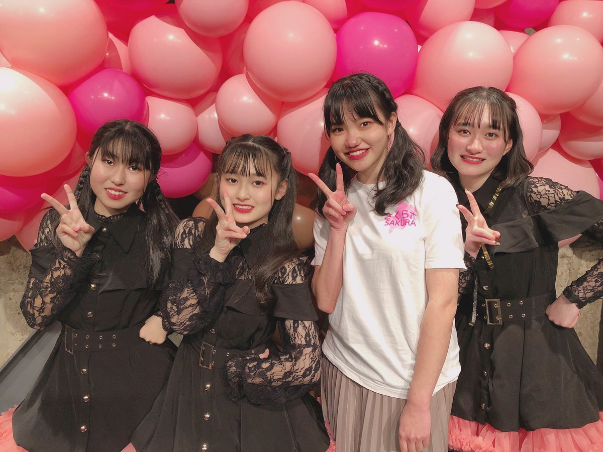 2ndsakupi's tweet photo. 🌸さくらピ〜ス☆ THE FINAL！🌸
初代さくらピ〜ス☆
❤️ViviD★RinG こっちゃん❤️
こっちゃんと同じステージの日は
なぜかとても安心でさくピにとって
お姉さんのような存在で��た✨
いつもニコニコ、、こっちゃんの笑顔が大好きです❤️
プレゼントありがとうございました🎁
#ViviDRinG
#さくらピ〜ス https://t.co/qeCrN5PFnL