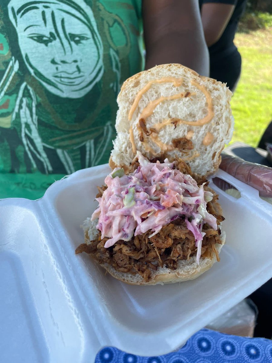 gee_juz's tweet photo. First of many markets🙏🙏🙏 Pulled pork from our pig... prepared in our own kitchen #farmers https://t.co/txyhtriZ3Z