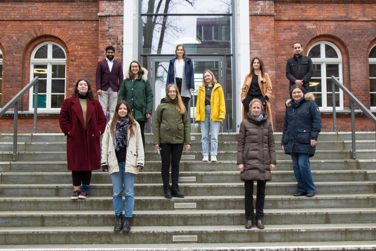 TUHamburg's tweet photo. Neun internationale Masterstudierende von sieben Universitäten der @ECIUniversities setzen sich an der @TUHamburg für einen klimaneutralen Campus in Europa ein. Damit nehmen sie das 11. UN-Ziel für nachhaltige Entwicklung in den Blick. Wir freuen uns über so viel Engagement. https://t.co/qiVn6d5eRr