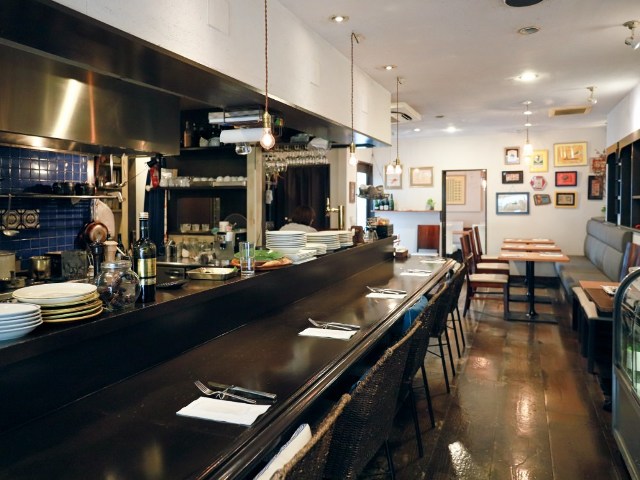 dressing_mag's tweet photo. ＼五感で楽しむエンタメ！／
そんなカウンター席のあるフレンチ店をご紹介します🧐
https://t.co/uufpQzxlBZ
『カウンター席』の魅力は目の前で調理風景を楽しめるところ！料理が仕上がる様子はワクワクしますね🥳デートや友人とはもちろん、一人でゆったり一杯にもおすすめなお店です😋🍴 https://t.co/8OylZltKOs