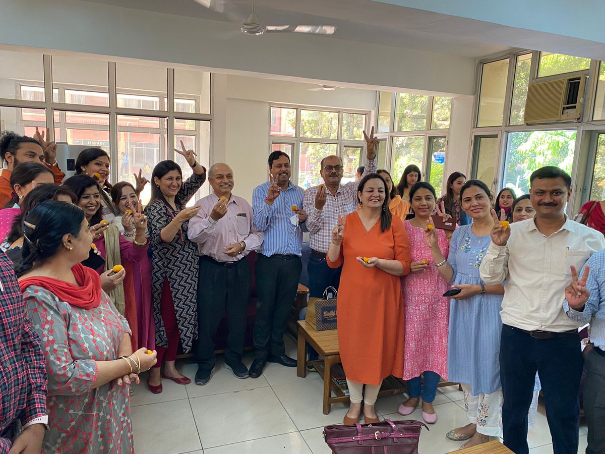 M_devganjoshi's tweet photo. @PMOIndia @AmitShahOffice 
#ChandigarhEmployeesAreHappy 
Thanks to the government of India and a special one to the minister of home affairs Amit Shah ji!! 
A cause to celebrate for UT!! 
Meetha toh banta hai.. https://t.co/njpl5VUTTQ