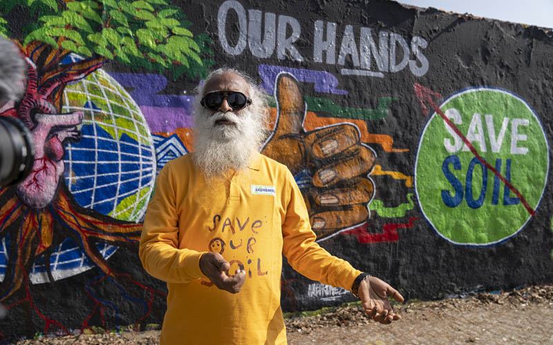 SadhguruJV's tweet photo. When we are not treating the Soil well, unknowingly, we are not treating ourselves well. #SadhguruQuotes #SaveSoil https://t.co/LbWwcNP6X7 https://t.co/UnuU18x7oZ