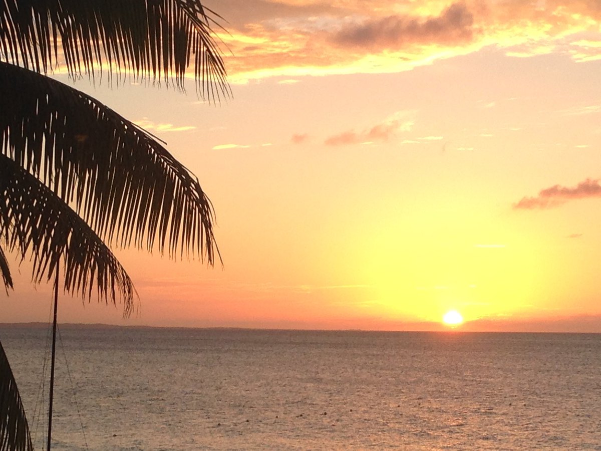 pdxmitchell's tweet photo. @raiderette2008 You’re going to love Turks &amp; Caicos, the color of the water, you’ll never forget. I’d definitely go back. Sunset from Providencialis https://t.co/VRuEYYBcQT