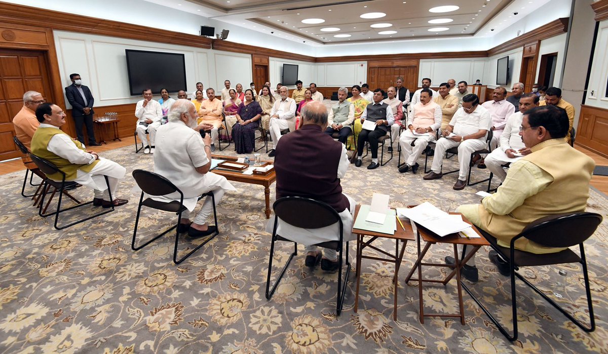 માનનીય પ્રધાનમંત્રી શ્રી <a href="/narendramodi/">Narendra Modi</a> જીએ તેમના નિવાસસ્થાને ગુજરાતના લોકસભા અને રાજ્યસભાના સાંસદો સાથે સંવાદ કર્યો તથા જનહિત માટે કેન્દ્ર સરકારના દરેક પ્રયાસોને જનતા સુધી પહોંચાડવા માટે માર્ગદર્શન આપ્યું.