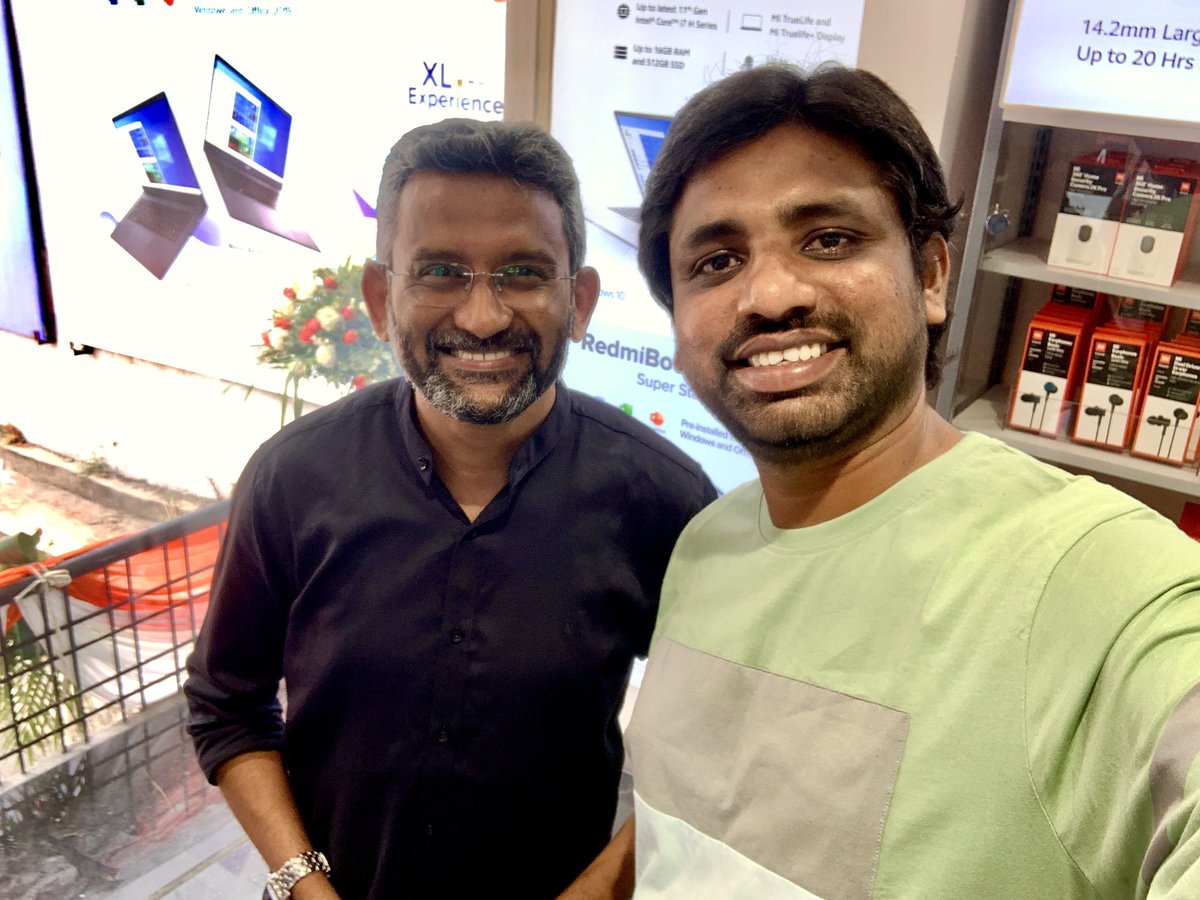Gaddamvaasu's tweet photo. It was a real pleasure meeting Mr.@hawkeye on the occasion of the #MiHomeStore inauguration event in #Dilshuknagar #Hyderabad. 
Happy meeting a person like you and to have gotten to share these wonderful moments. #Xiaomi #MiHome #Offline https://t.co/kaBCmp9Uza