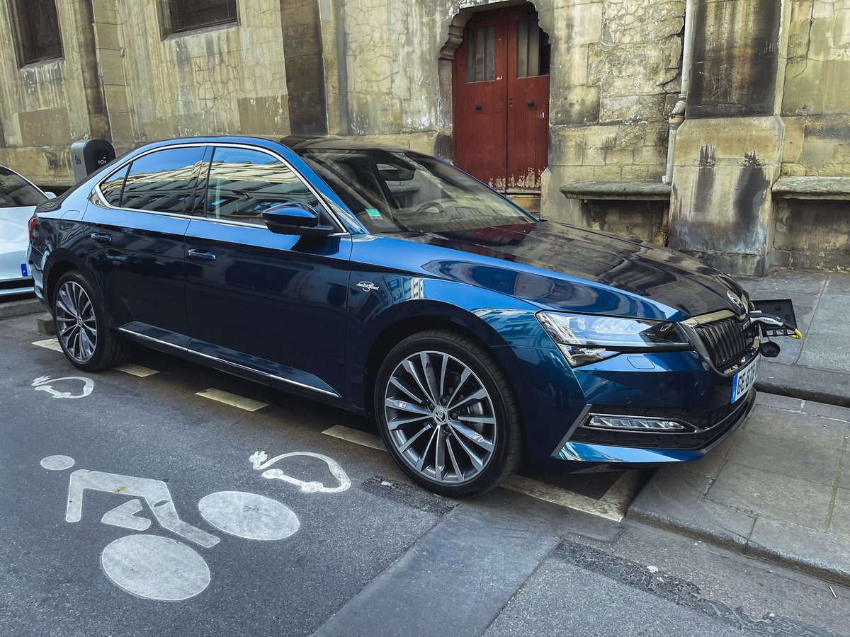plug_and_drive's tweet photo. Cette semaine, on essai la @SkodaFrance #SuperbIV dans cette magnifique finition Laurin &amp; Klement ! https://t.co/3LOKXB3Dat