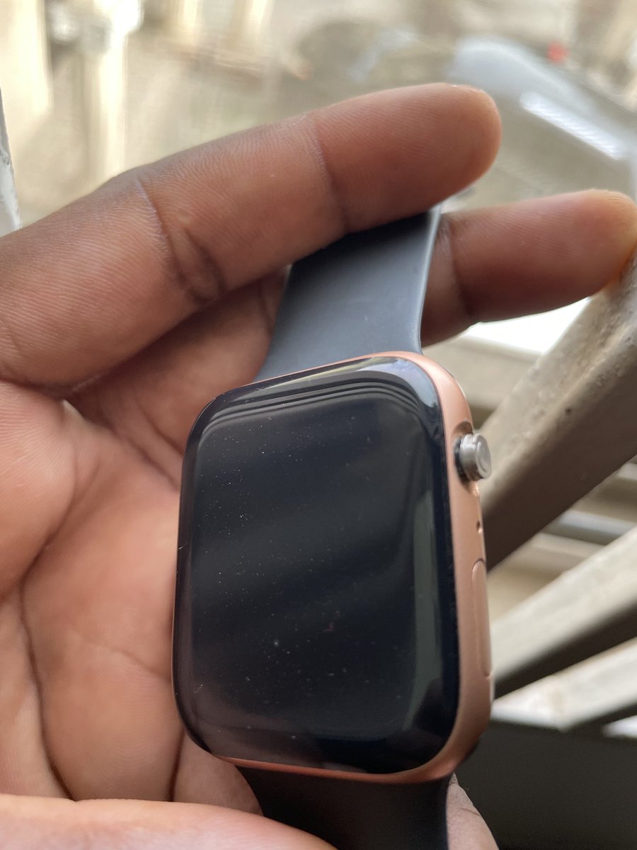 ElhadjAfellay's tweet photo. Iwatch SE for sell (Digital crown fell off and working perfectly well) comes with extra straps &amp; Charger 
N130k 
Kindly retweet 🙏🏾 https://t.co/EyZk422tn7