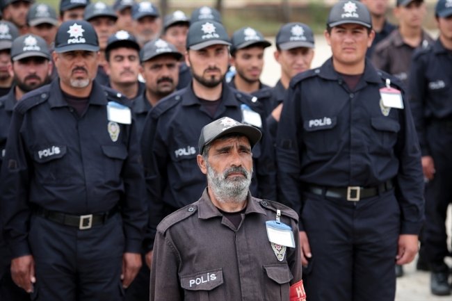 Kendi ülkelerini satan hainler Afrinde yetiştirilip ülkemize entegre ediliyor.

Ulus bir devlet için bundan daha korkunç bir tehdit olamaz.

Hain
Tecavüzcü
Yağmacıdan polis olmaz!!!

#SuriyeliPolisOlamaz