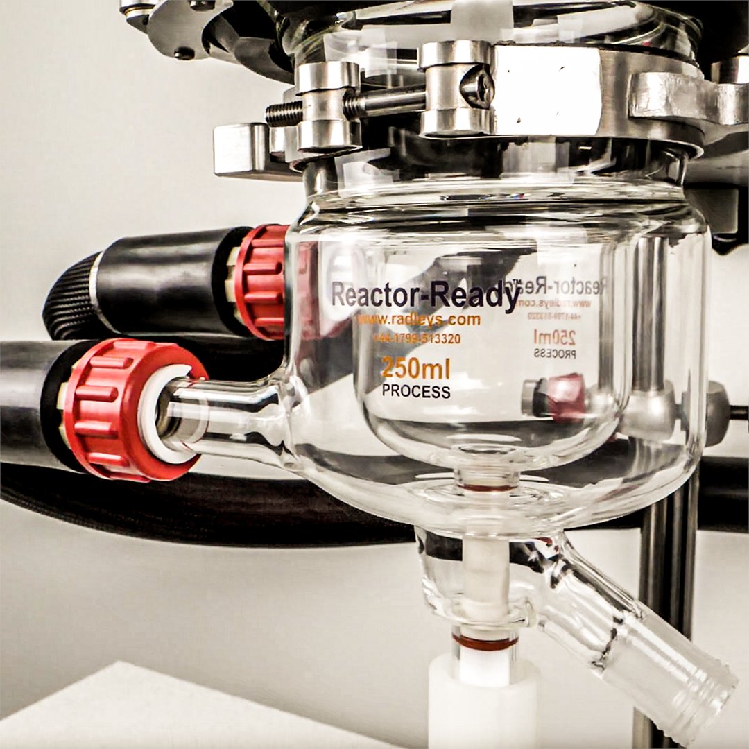 Swap reaction vessels in minutes, without tools. Single and vacuum jacketed vessel styles available from 5 to 35 L in a single framework. More info: ow.ly/8KaC50IcRT0
⁠
#realtimechem #organicchemistry #instachemistry #glassreactor #chemicalreactor