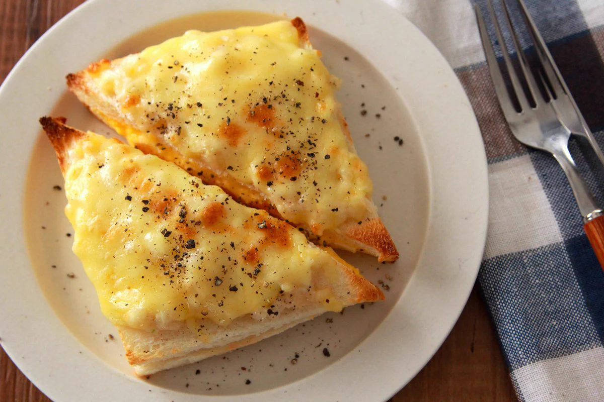 お店で出てきそうなトーストに仕上がる？！新玉ねぎ×たまごサンドレシピ！