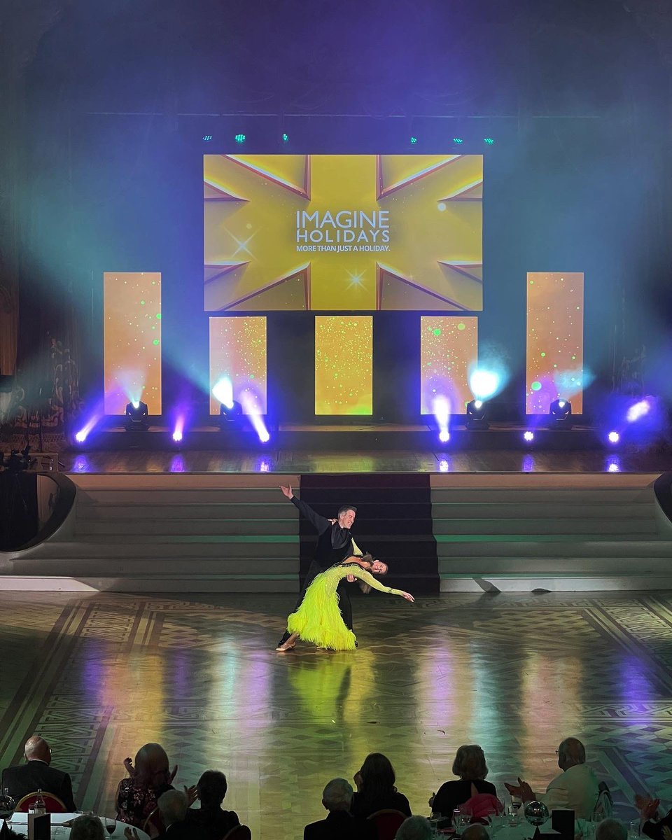 ImagineHolsUK's tweet image. Thank you to the dynamic-duo @TheAntonDuBeke &amp;amp; @Erinboag and the rest of the ‘Showtime’ team for a brilliant night of dancing, glitz &amp;amp; glamour at the gorgeous Blackpool Tower on our Great British Staycation holiday!💃✨🇬🇧 

Definitely a night to remember…💙🧡  

#ImagineHolidays