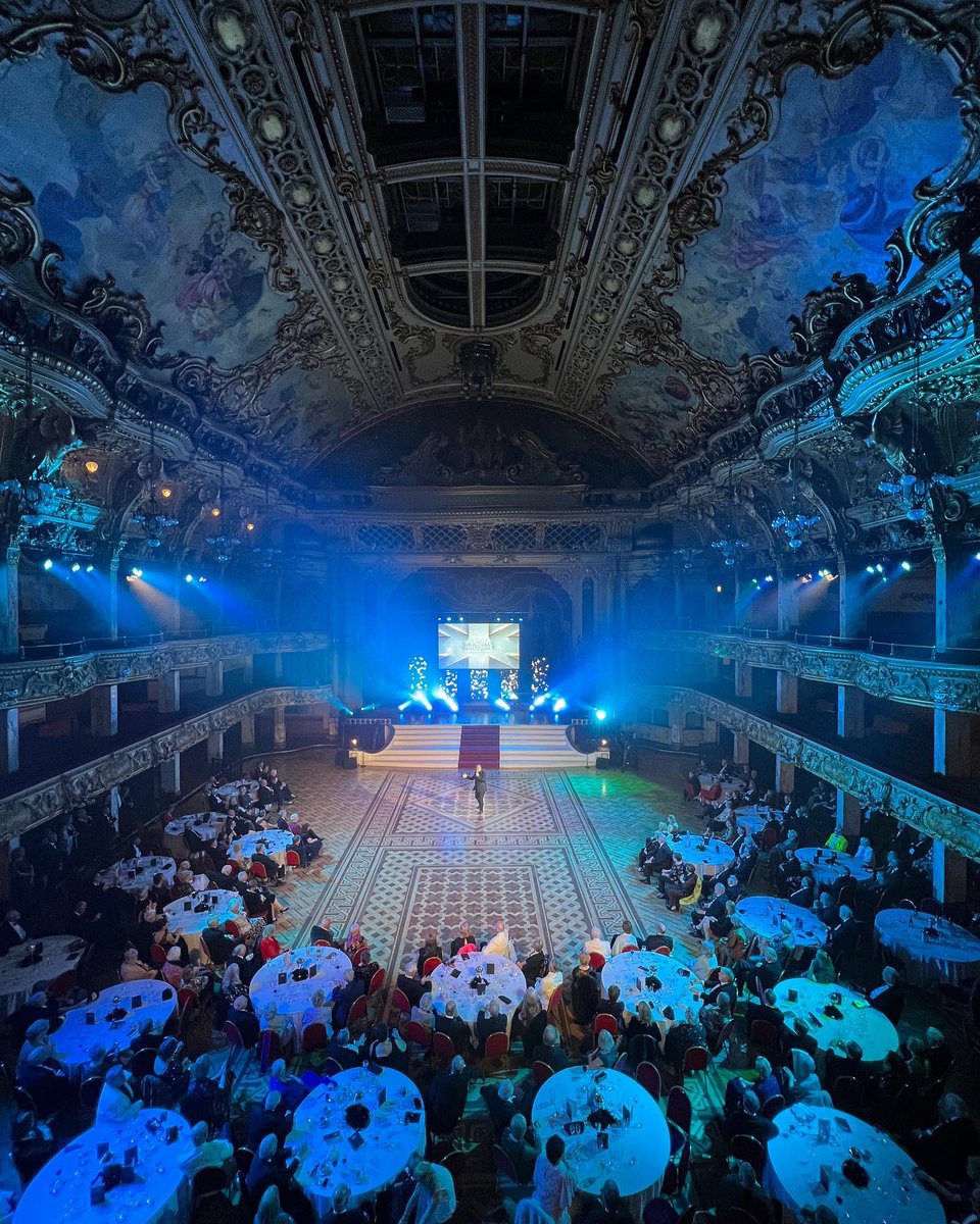 Thank you to the dynamic-duo @TheAntonDuBeke & @Erinboag and the rest of the ‘Showtime’ team for a brilliant night of dancing, glitz & glamour at the gorgeous Blackpool Tower on our Great British Staycation holiday!💃✨🇬🇧 Definitely a night to remember…💙🧡 #ImagineHolidays
