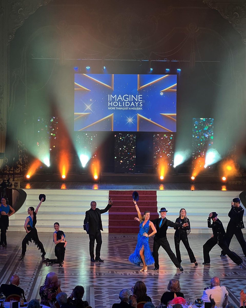 ImagineHolsUK's tweet image. Thank you to the dynamic-duo @TheAntonDuBeke &amp;amp; @Erinboag and the rest of the ‘Showtime’ team for a brilliant night of dancing, glitz &amp;amp; glamour at the gorgeous Blackpool Tower on our Great British Staycation holiday!💃✨🇬🇧 

Definitely a night to remember…💙🧡  

#ImagineHolidays