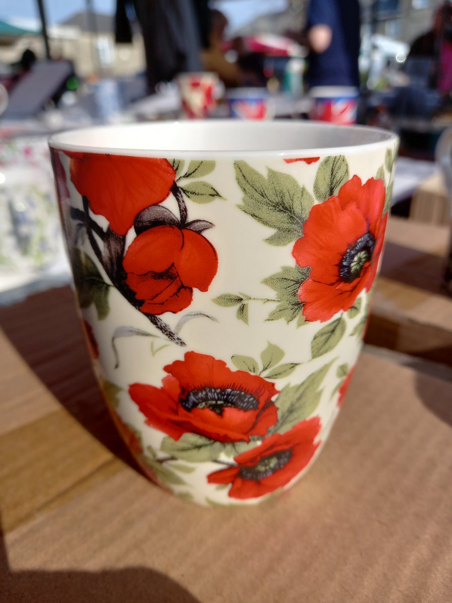 buxtonmarkets's tweet photo. Shop in sunshine on Buxton Market! https://t.co/dtCE67yQiD