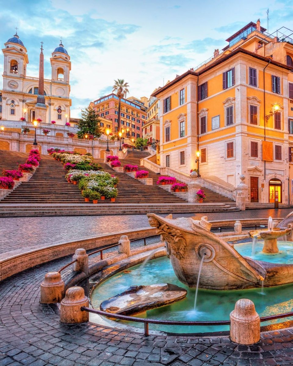 vipealo's tweet photo. Estas son las escaleras que comunican la Plaza de España con la Iglesia de Trinità dei Monti, en Roma. 

⭐ 135 peldaños construidos a principios del siglo XVIII con el objetivo de conectar la embajada española con la iglesia. ⁣

#roma #italia https://t.co/wPovb41Hfc