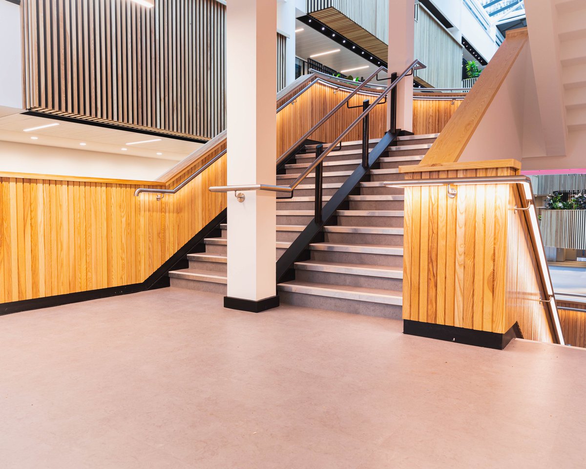CFIHull's tweet photo. Who knew stairs can look this good 😍

Here’s a look at the recently completed project at @sheffhallamuni 🙌🏽

@BAMConstructUK 

#university #flooring #hull #commercialflooring #interiordesign https://t.co/wzljsoJym4