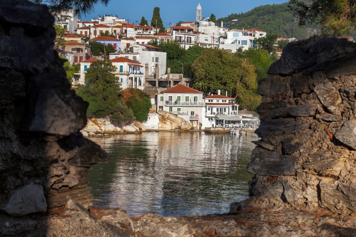 AriaHotelsGR's tweet photo. The Water is located approximately 500m from the New Port of Skiathos.
It's proximity to the "water" ensures that all the guests have amazing sea views!

#greece #skiathos #island #sporades #ariahotels #boutiquehotel #seaview #seafront https://t.co/RDOKhSoxMl