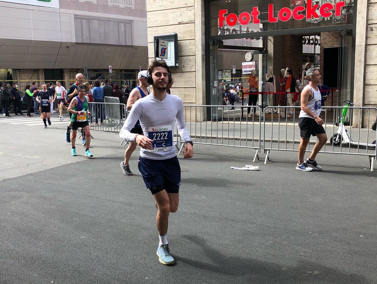 Bailly__Xavier's tweet photo. Fier d’avoir terminé mon 3ème marathon ce week-end : 

🇮🇹 Rome 
🏁 42,195
⏱ 03:44:29 (PB)

#RunRomeTheMarathon https://t.co/24iWeFpFgc