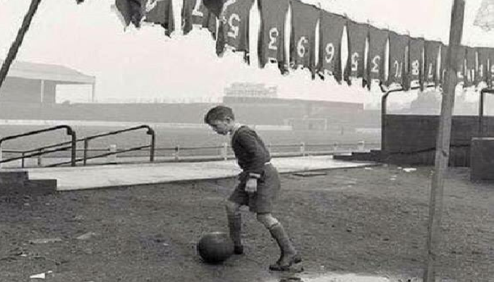 SportNottm's tweet photo. Stephen Parker looks back on that first time, against Fulham in 1960, where it all began as a match going Red... Lessons learned Indeed for a very young Nottingham Forest fan https://t.co/MGfpODjQT4 https://t.co/2Oigvu3BsL