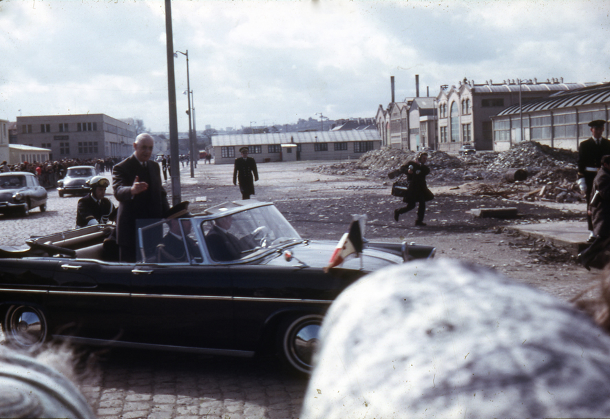 Cite_de_la_Mer's tweet photo. C'était il y a 55 ans, à #cherbourg Charles de Gaulle en personne assistait au lancement officiel du 1er SNLE français LE REDOUTABLE. Depuis la cale III de l'arsenal, le bâtiment de 8000 tonnes et 128m de long a glissé dans l'eau pour la première fois 👏 https://t.co/JcWnsdNGid