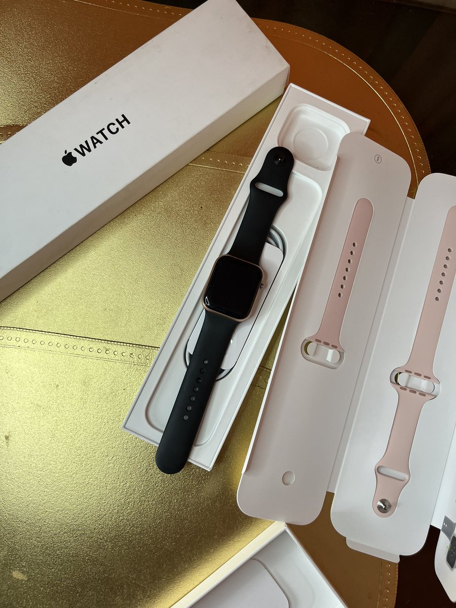 ElhadjAfellay's tweet photo. Used Iwatch SE for sell (Digital Crown fell off) comes with extra straps &amp; Charger 
N130k 
Kindly retweet 🙏🏾 https://t.co/k17KHsT5nj