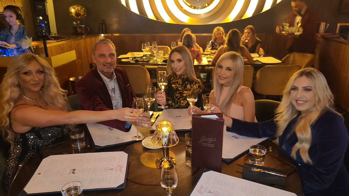 BillyWomack's tweet photo. When #Chicago and #Tampa come to town for 3 Bdays... Dinner at @catch and @barrysprime Limos, Thanks to the staff at both for always taking good care of me and my party
#vegasbaby #vegaslocal #catch #Barrysprime #beautiful https://t.co/zasCQ0Kx94