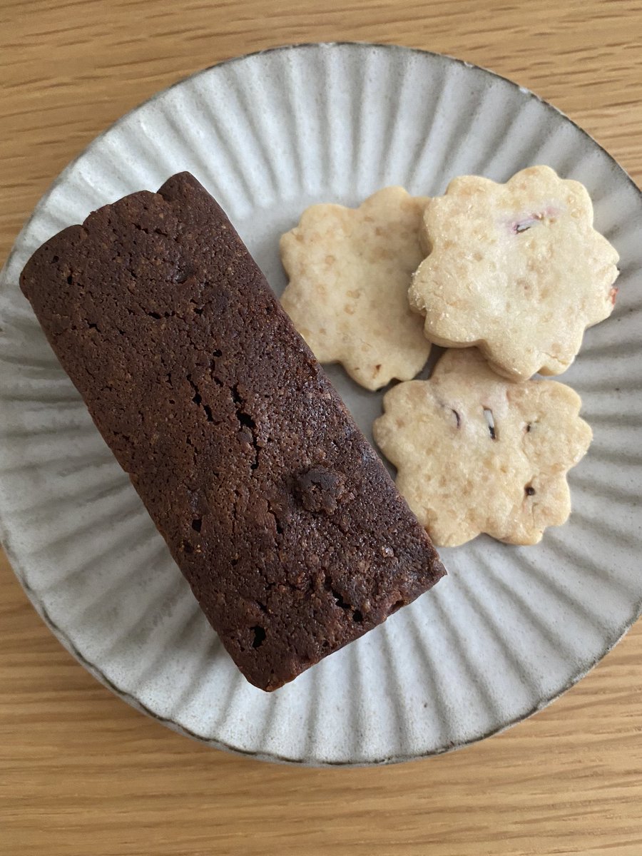 事務所近くにあるからついつい寄っちゃう、SHOZO COFFEE🐘
ラムレーズンブラウニーも最高だったけど、さくらクッキーが絶品すぎた🌸