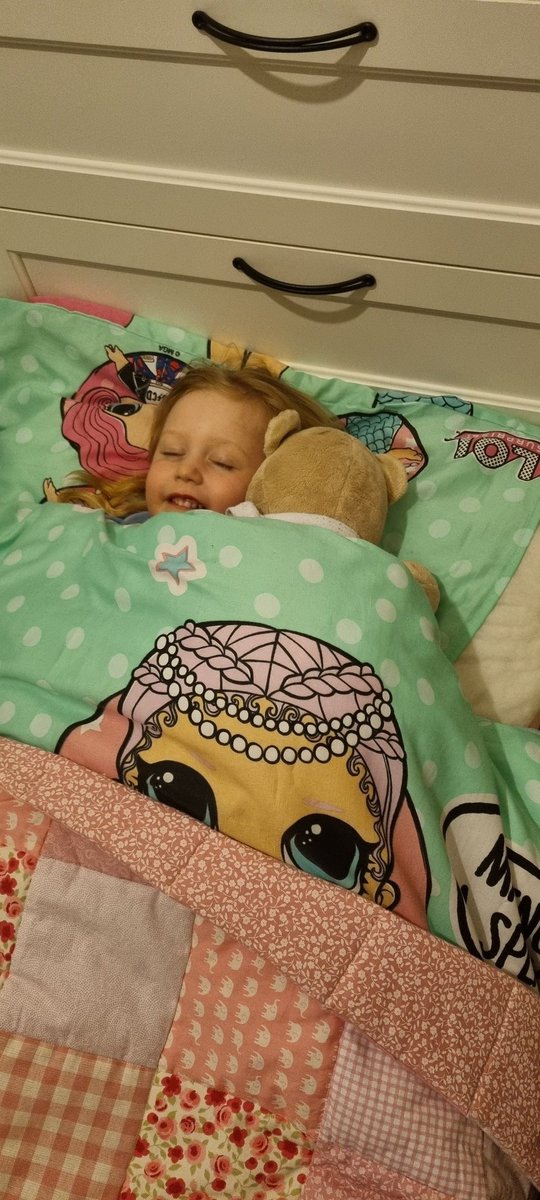tocky91's tweet photo. @NAMinibeasts Lena-Rose's pictures with story time bear https://t.co/ehb1Fk3pWZ